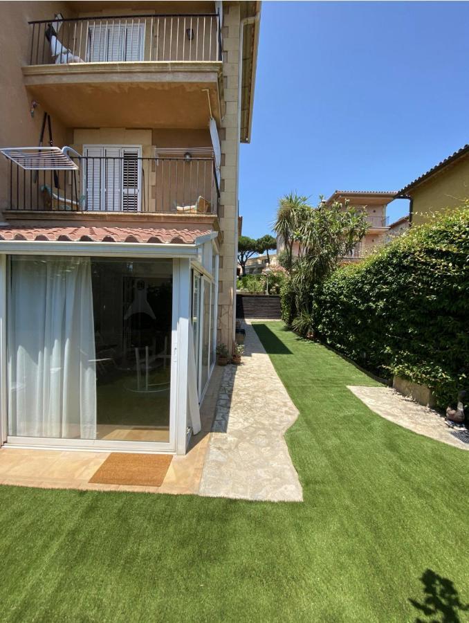Bonita casa adosada con jardín privado y piscina comunitaria Calella De Palafrugell Exterior foto