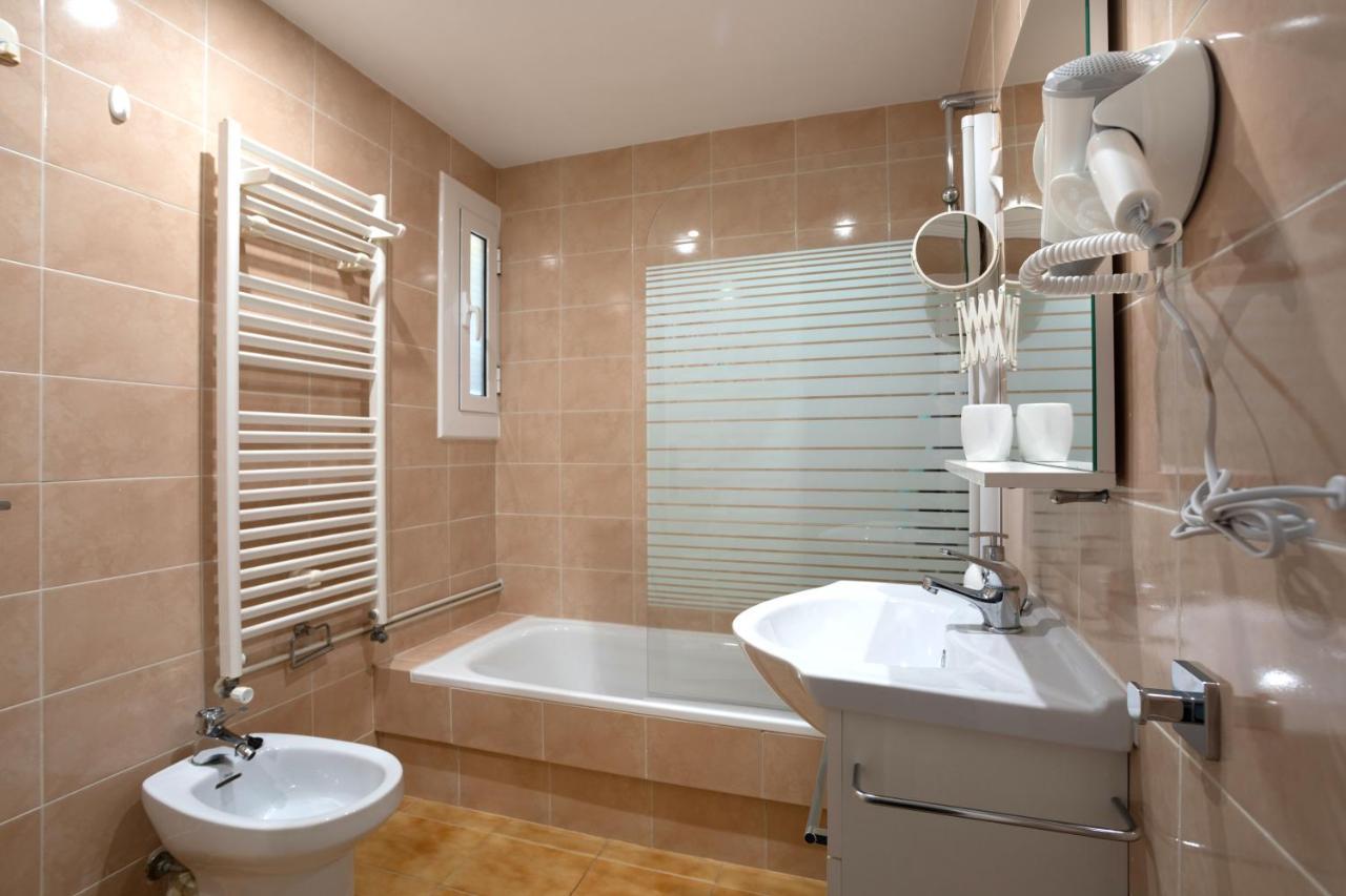 Bonita casa adosada con jardín privado y piscina comunitaria Calella De Palafrugell Exterior foto