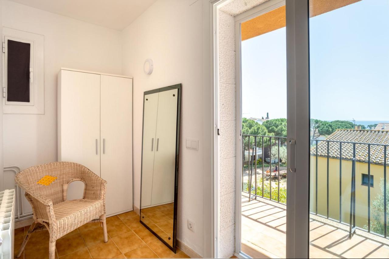 Bonita casa adosada con jardín privado y piscina comunitaria Calella De Palafrugell Exterior foto