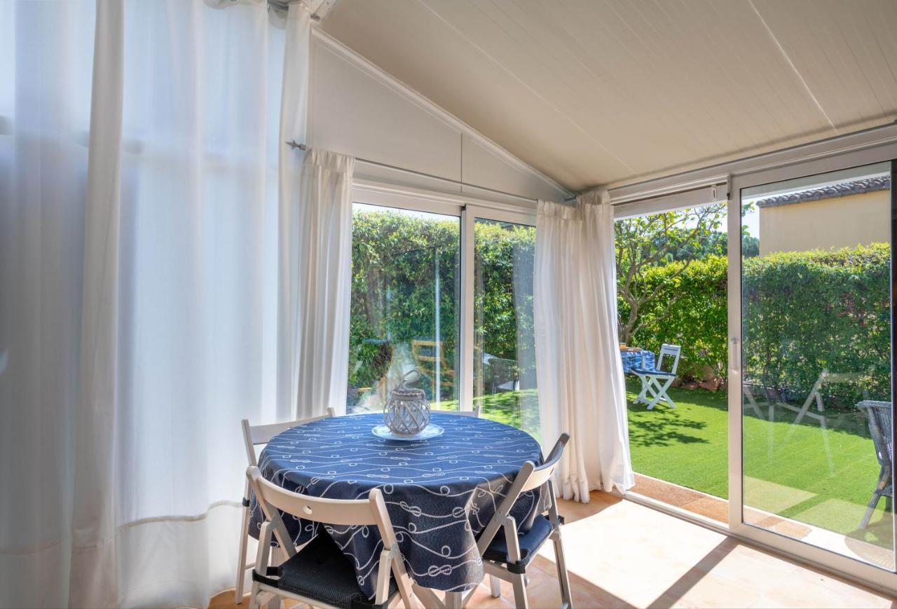 Bonita casa adosada con jardín privado y piscina comunitaria Calella De Palafrugell Exterior foto