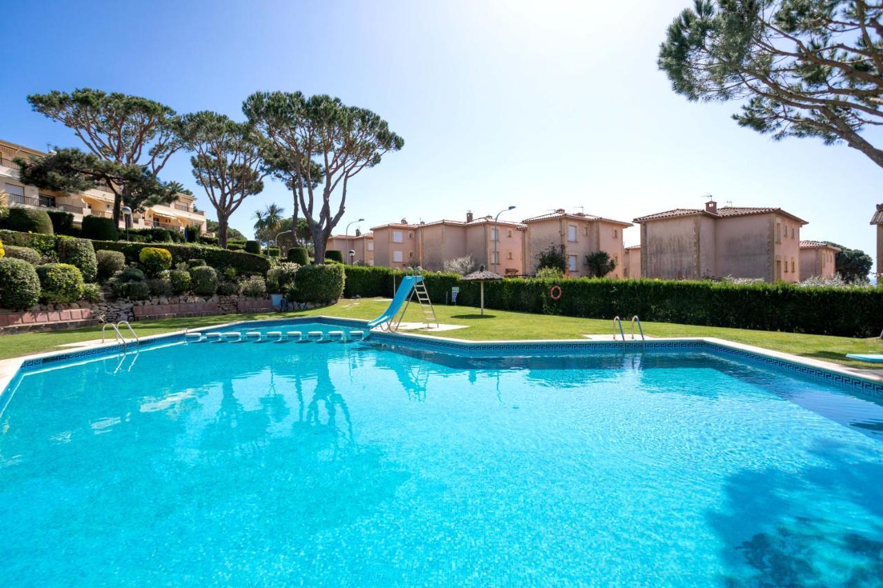 Bonita casa adosada con jardín privado y piscina comunitaria Calella De Palafrugell Exterior foto